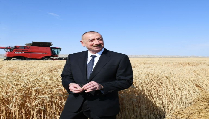 Президент Азербайджана Ильхам Алиев ознакомился в Самухе с деятельностью агропарка ООО Aqro Dairy