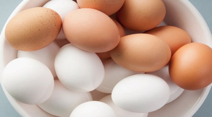 Hansı yumurta daha faydalıdır - qəhvəyi yoxsa ağ?