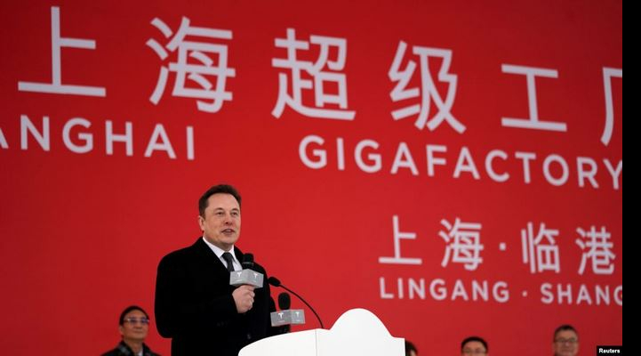 Tesla Çində yeni nəhəng zavodunu açıb