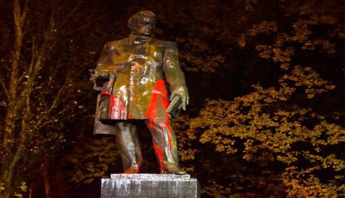 Ermənistanda Qriboyedovun heykəlinə boya tökülməsi bu ölkənin indiki hakimiyyətinin xeyir-duası ilə sərgilənir - Millət vəkili