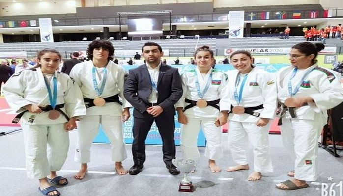 Zülfiyyə Hüseynova 48 yaşında dünya çempionatının medalını qazandı