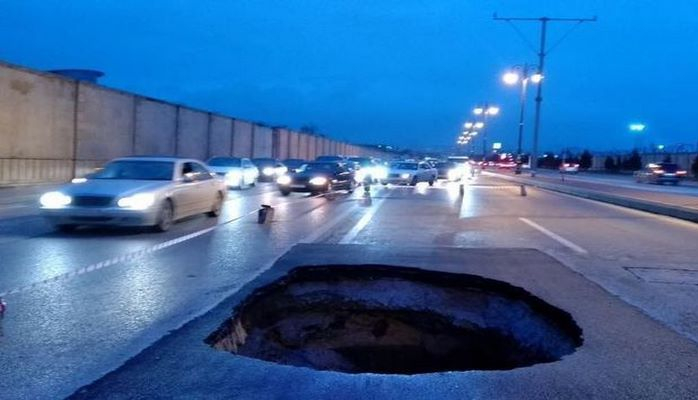 В Баку просела часть дороги