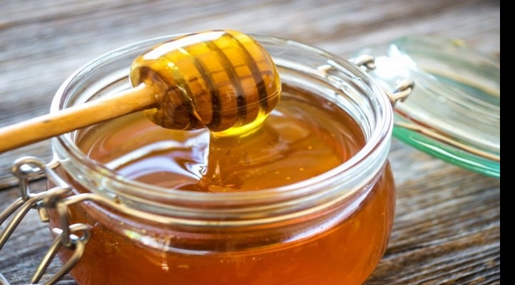 Врач Виктор Конышев рассказал, почему в мёде больше вреда, чем пользы