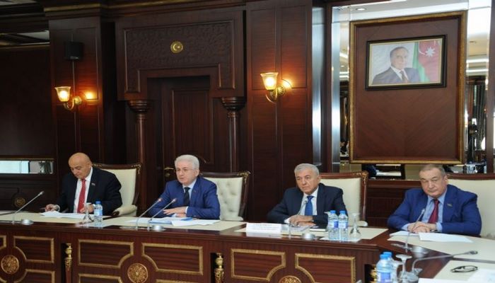 Deputatlar təhsil sahəsini tənqid ETDİLƏR