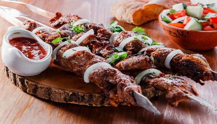 Диетолог Андрей Бобровский назвал шашлык главным секретом кавказского долголетия