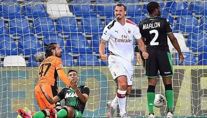 Дубль Ибрагимовича принес "Милану" победу над "Сассуоло" в матче чемпионата Италии