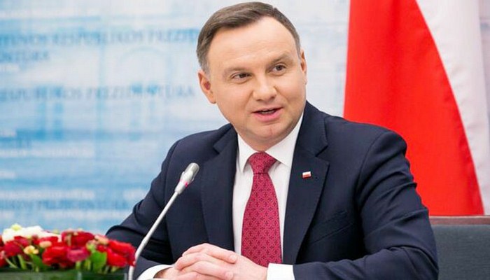 Duda vaxtında Ukraynanı NATO-ya qəbul etmək istəmədiyinə görə Qərbi tənqid edib