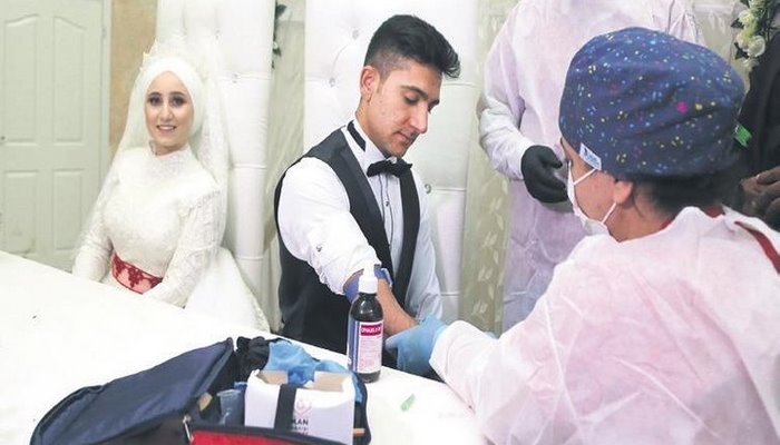 Düğünlerinde kök hücre bağışladılar