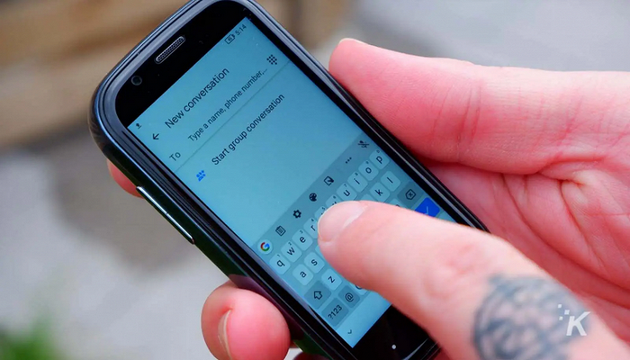 Dünyanın ən kiçik smartfonu üçün rekord məbləğ