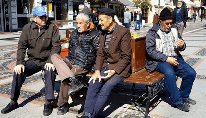 Azərbaycanda yaşlı şəxslərin evdən çıxması qadağan olundu - RƏSMİ