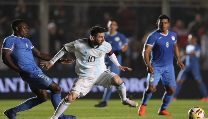 Messi və Martinesin dublu Argentinaya qələbə qazandırdı