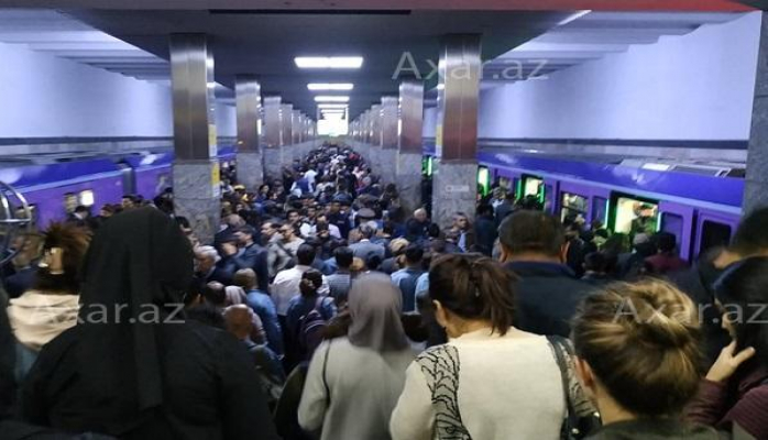 В бакинском метро опаздывают поезда