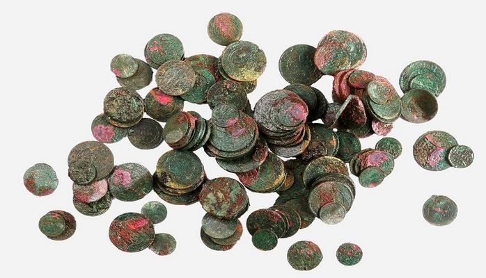 В Москве нашли клад старинных медных монет