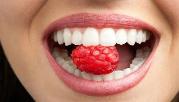 9 продуктов, от которых желтеют зубы
