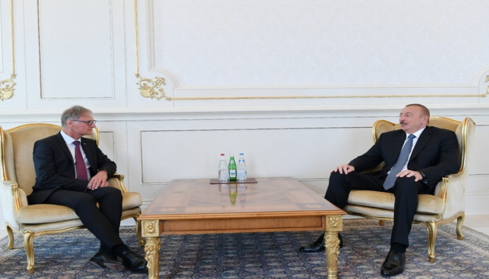 Prezident İlham Əliyev Almaniyanın Azərbaycanda yeni təyin olunan səfirinin etimadnaməsini qəbul edib