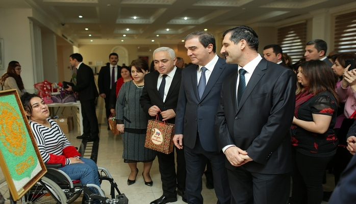 Gəncədə əlillərin əl işlərindən ibarət satış-sərgi təşkil olunub