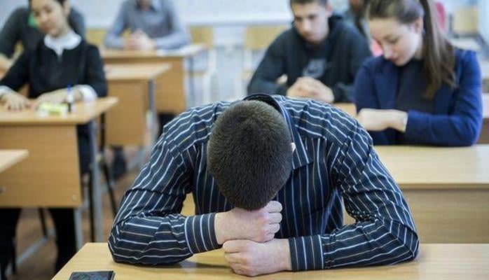 Təhsil şirkətlərinin aldatdığı tələbələr - xaricdə gecələməyə yer tapmır, 5-6 ilini 1-ci kursda keçirirlər...