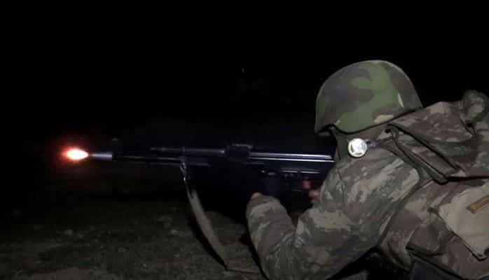 Азербайджанская армия провела учения с боевой стрельбой в ночное время