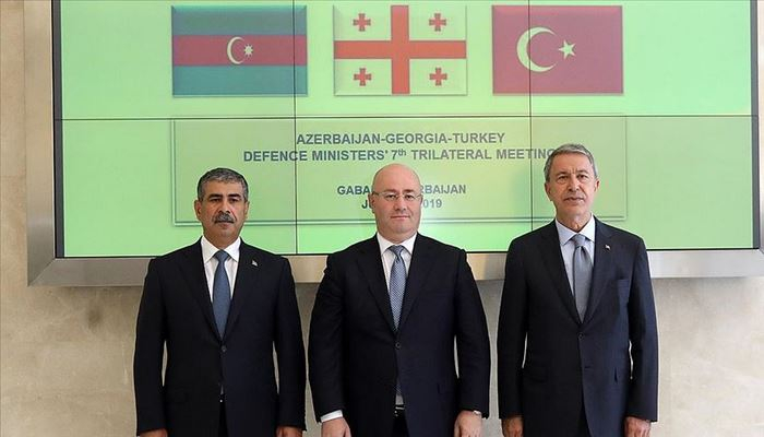 Azerbaycan, Gürcistan ve Türkiye Savunma Bakanları bir araya geldi