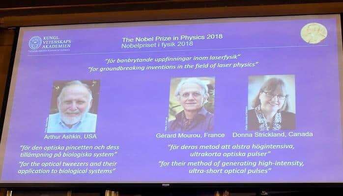 Нобелевская премия по физике присуждена за открытия в области лазерной оптики