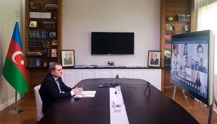 Təhsil naziri tələbələri narahat edən məsələlərə aydınlıq gətirdi