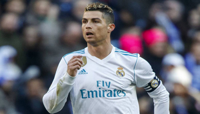 Ronaldo: “Onlar məni küçədə saxlayır, “Real”a qayıtmağımı istəyirlər”