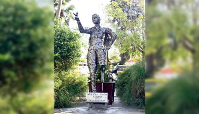 “Ümidsizliyə gülümsəyən qız”a heykəl qoyuldu