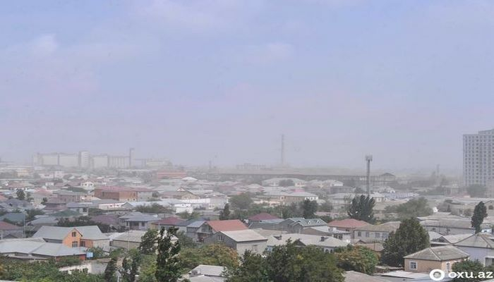 Баку накрыла пыль