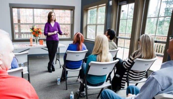 Психологи: люди меняют отношение друг к другу на основе своих мнений