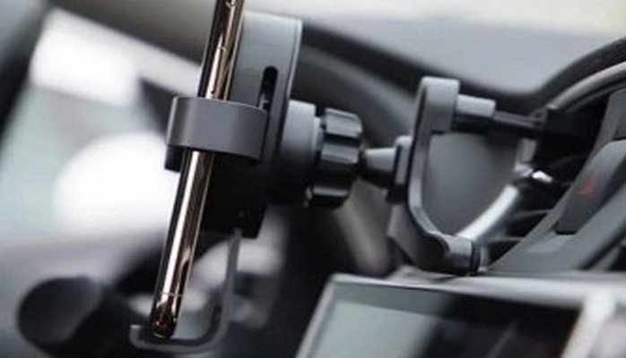 Xiaomi создала беспроводную автомобильную зарядку для смартфонов