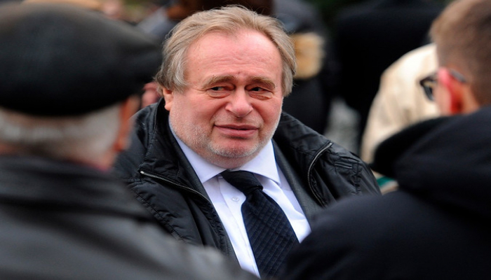 Sabiq nazir koronavirusdan öldü