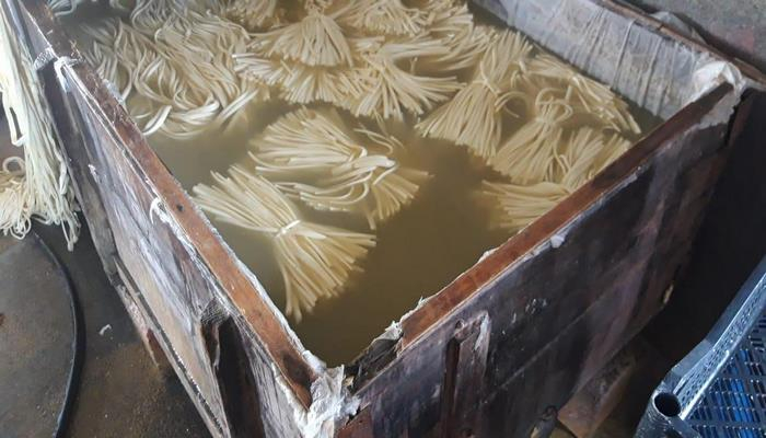В Барде обнаружили цех, производивший "сыр-косичку" в антисанитарных условиях -