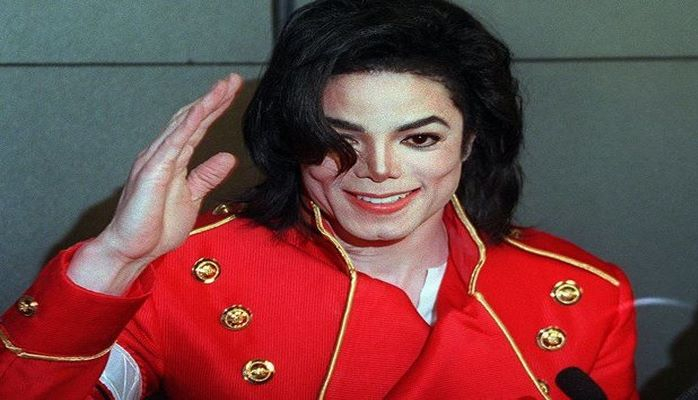 Maykl Ceksonun gödəkçəsi 300 min dollara satıldı