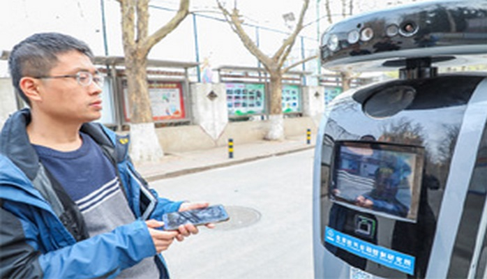 Çində robot keşikçi sınaqdan keçirilir