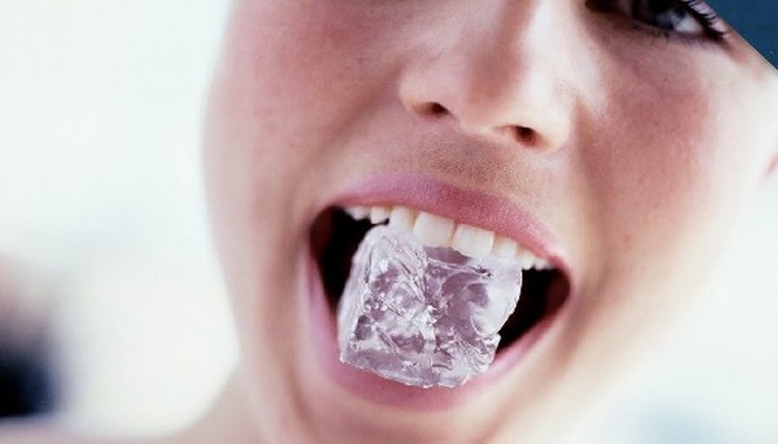 Эксперт: кислый привкус во рту может быть сигналом серьезных проблем
