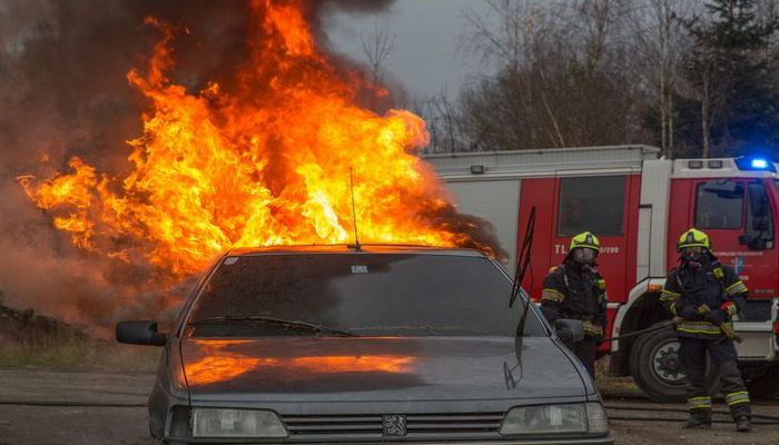 Эксперты рассказали о последствиях возгорания и взрыва электромобиля