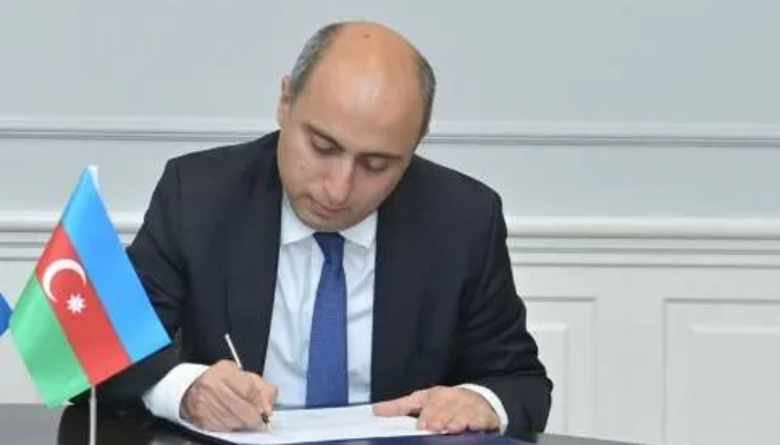 Emin Əmrullayevdən məktəblərdə telefondan istifadə ilə bağlı QƏRAR