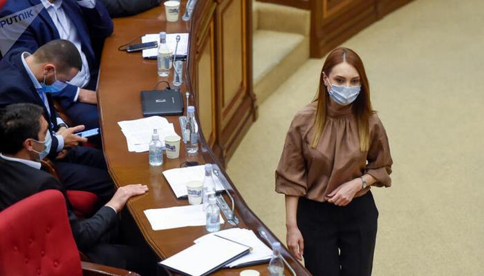 Ermənistanda qanunverici hakimiyyət darmadağın olur - Paşinyanın deputatlarından ŞOK HƏRƏKƏT