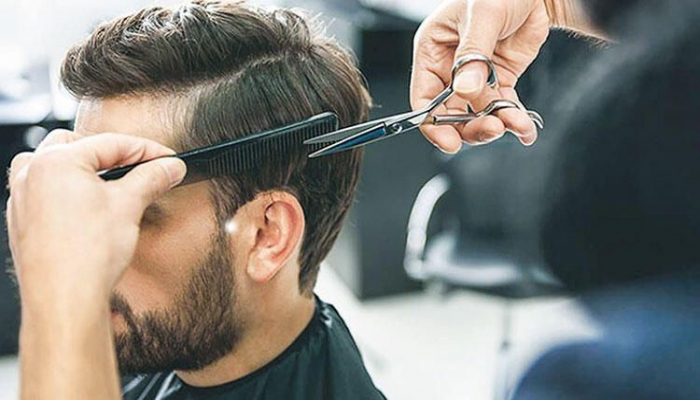 В ряде районов Азербайджана вновь закрываются парикмахерские и салоны красоты