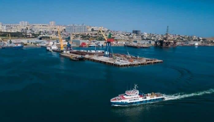 SOCAR dənizdə çalışan neftçilər üçün məişət bloku inşa edir