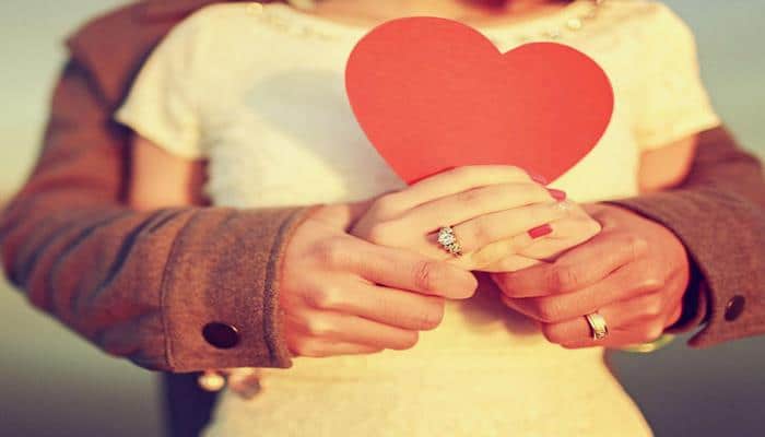 Sevgili ilə əl-ələ yarım saat gəzməyin tibbi faydaları