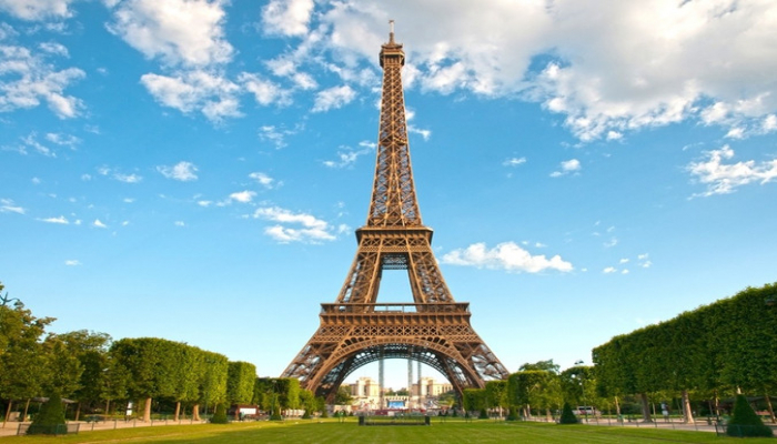 Eyfel qülləsi turistlər üçün açıldı