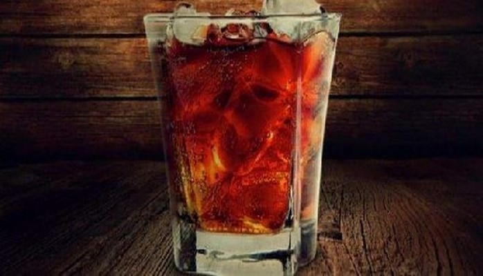 Медики подсказали, кому полезно пить кока-колу