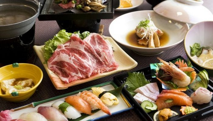 Bədəndə xoşagəlməz qoxuya səbəb olan qidalar – Ətir belə kömək etmir