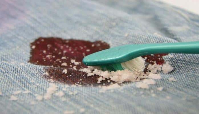 4 действенных способа удалить с одежды пятна, на которые хозяйки собираются махнуть рукой