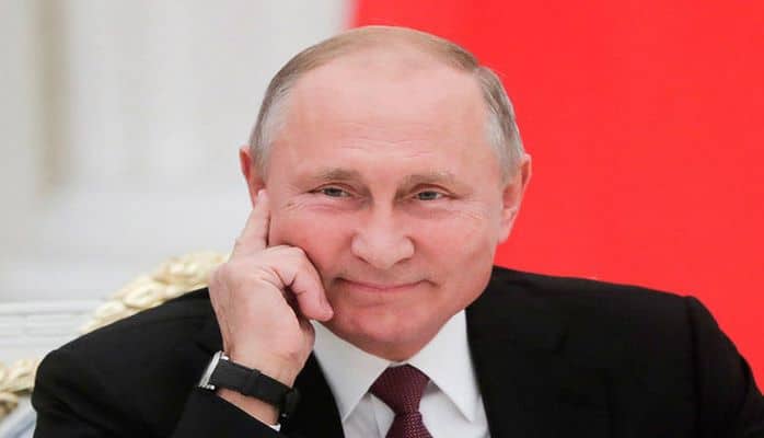 Putinin vizit kartı iki milyona satıldı