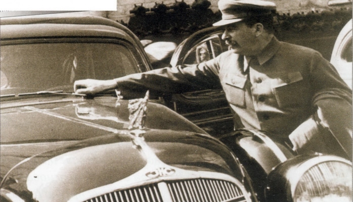 Moskvada Stalinin limuzinini oğurlayıb, sahibinə ismarıc yolladılar