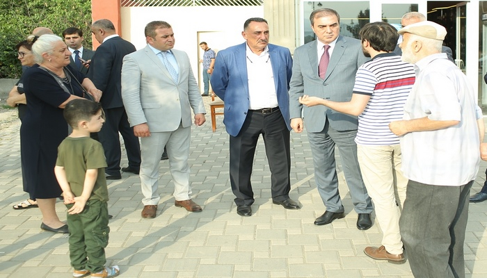 Niyazi Bayramov şikayətlərlə yerində tanış olub