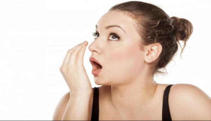Ağız qoxusundan xilas olmağın təbii yolları
