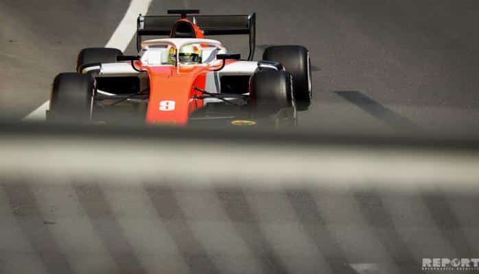 В Баку стартовало первое соревнование 'Формулы 2'